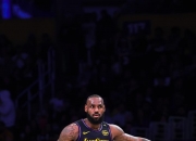 米兰体育在线登录-开拓者击败湖人，继续保持不败纪录