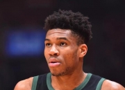 猛龙逆转雄鹿，豪取十连胜势不可挡