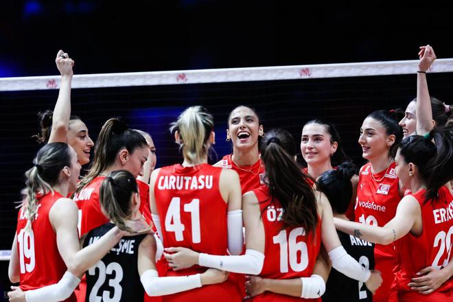 包含阿尔希拉尔冲击季军，年轻球员表现亮眼的词条