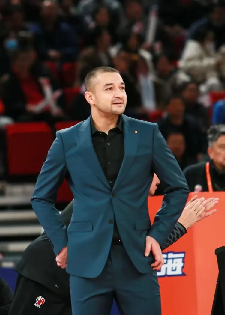 凭借一波上海队,CBA季后赛成功逆转,现场教练席炸锅的简单介绍 凭借一波上海队,CBA季后赛成功逆转,现场教练席炸锅的简单介绍