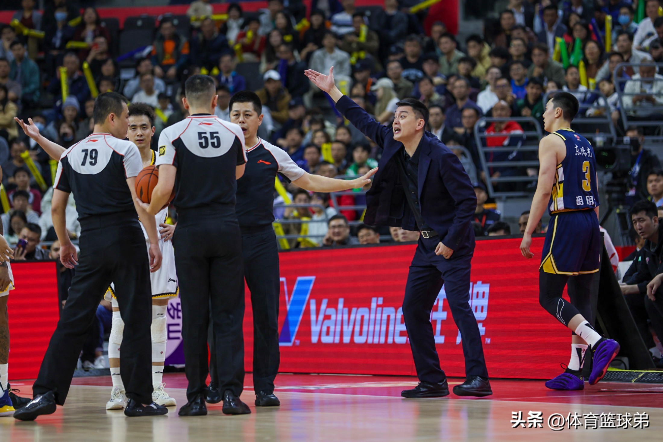 CBA新赛季焦点对决:广东将迎战卫冕冠军 CBA新赛季焦点对决:广东将迎战卫冕冠军