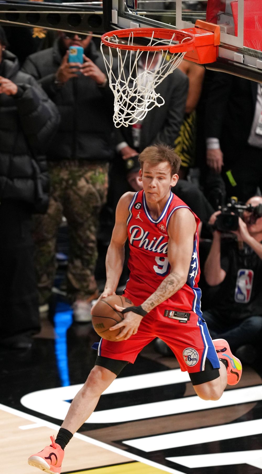 本赛季篮球全明星赛展示极致扣篮，震撼世界