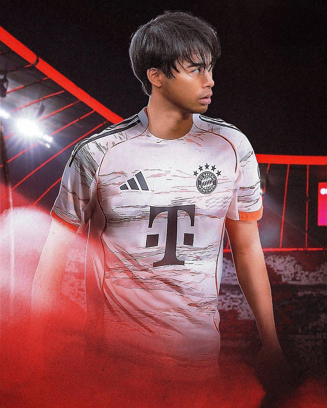 包含拜仁慕尼黑逆转巴黎，雄心壮志令人敬佩的词条