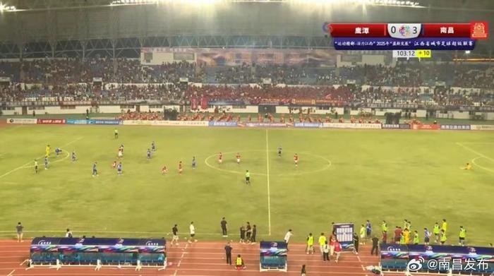 包含外线进攻火力强大，球队轰下高分取胜的词条