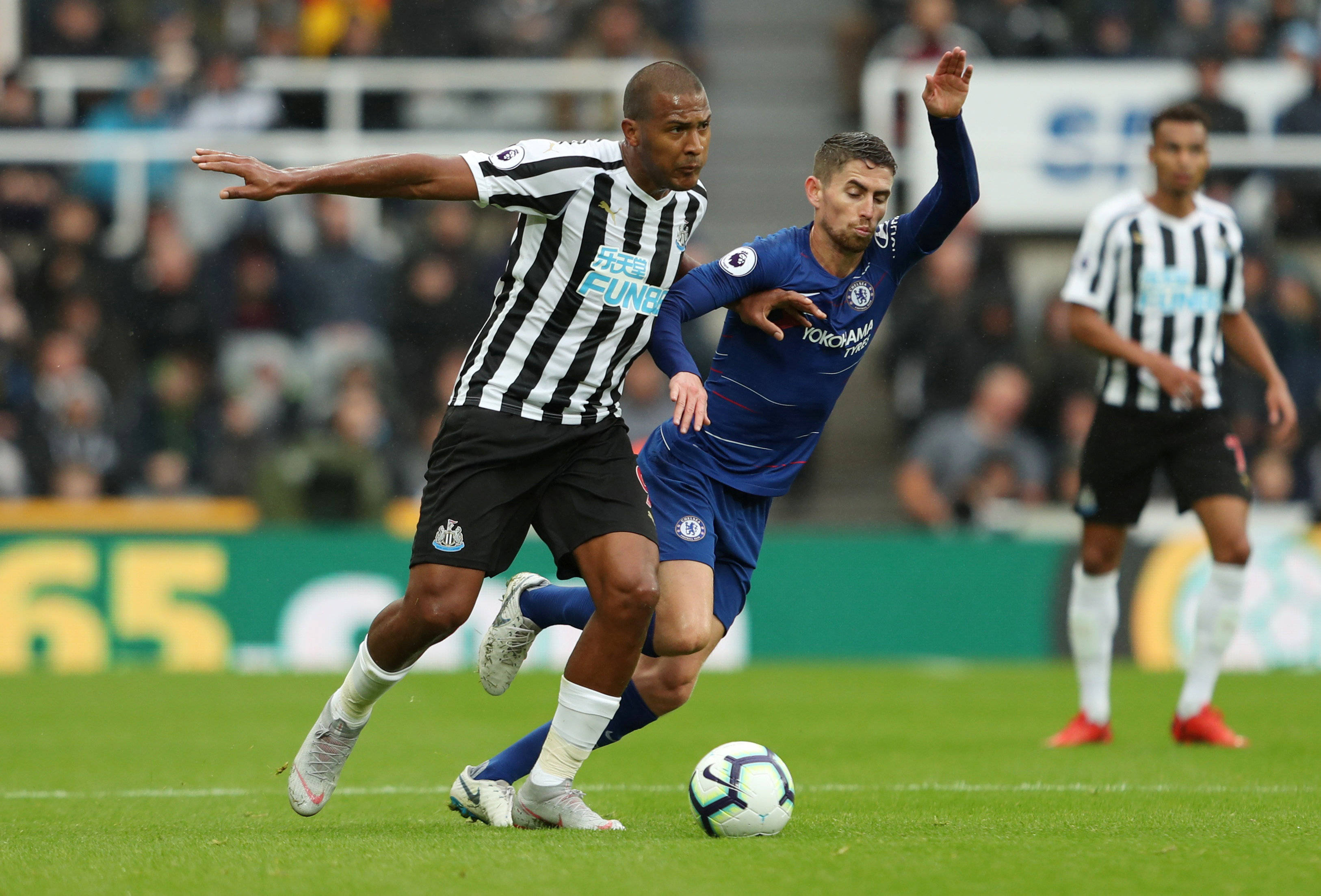 包含纽卡斯尔表现出色，主场大胜的词条