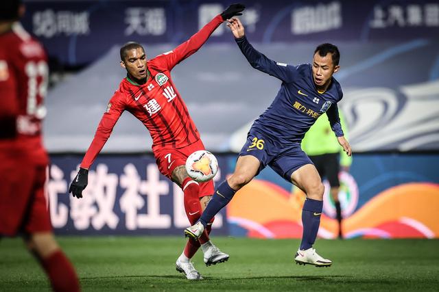 包含广州富力客场大胜河南建业，客场连胜追赶前四！的词条