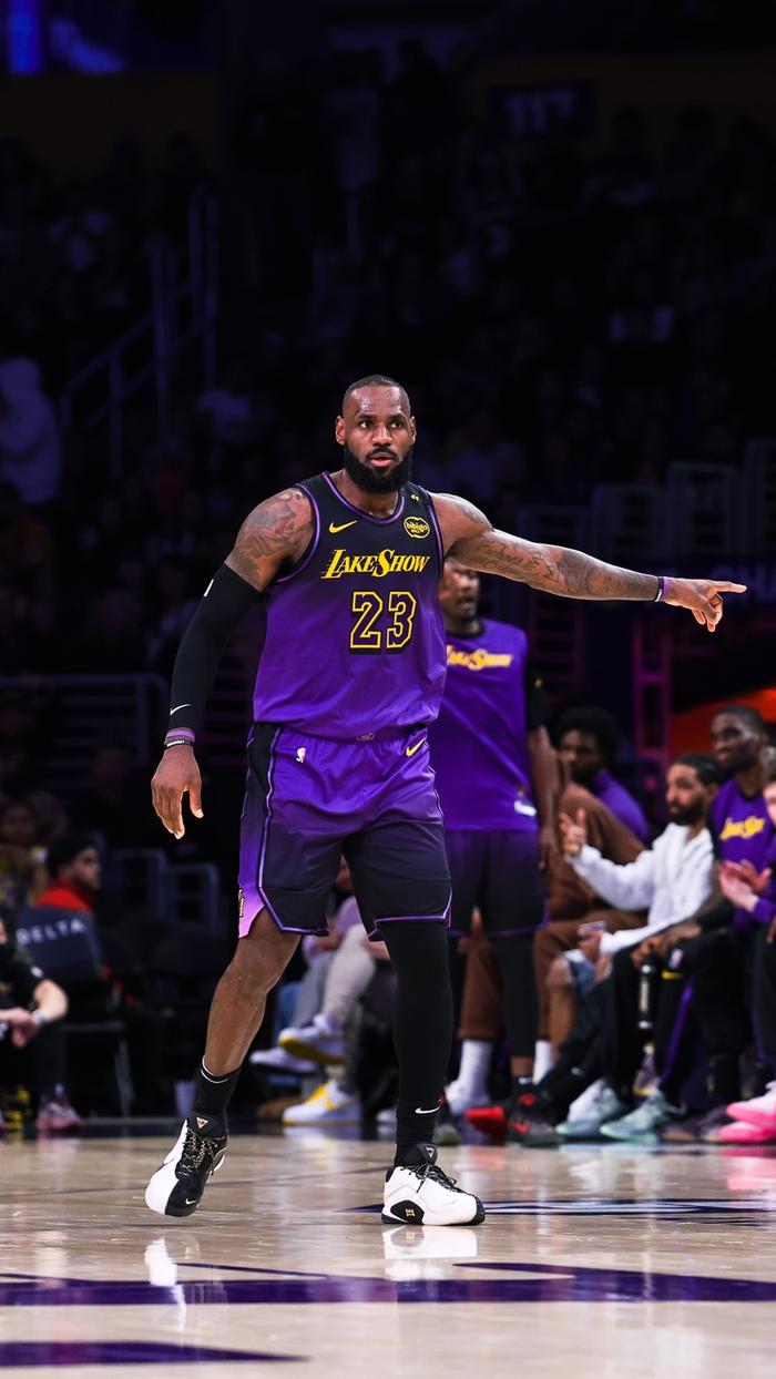 开拓者击败湖人，继续保持不败纪录