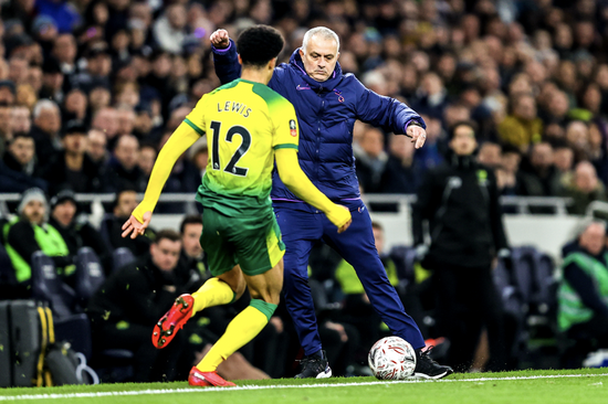 诺里奇主场失利，降级形势愈加严峻