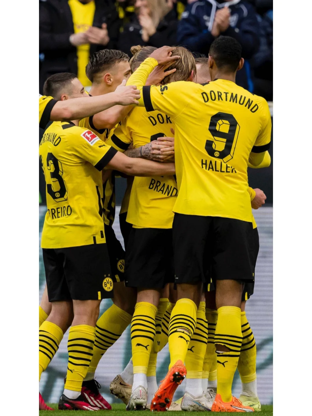 包含多特蒙德豪取大捷，追赶榜首位置的词条