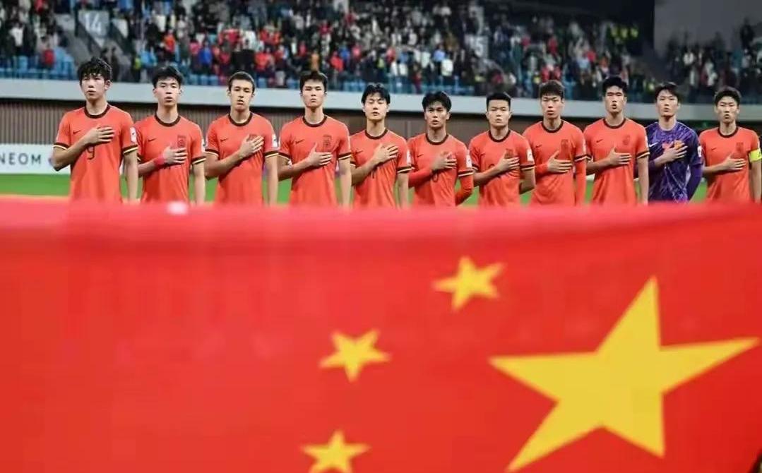 国足备战热身赛，足球迷期盼球队再度绽放