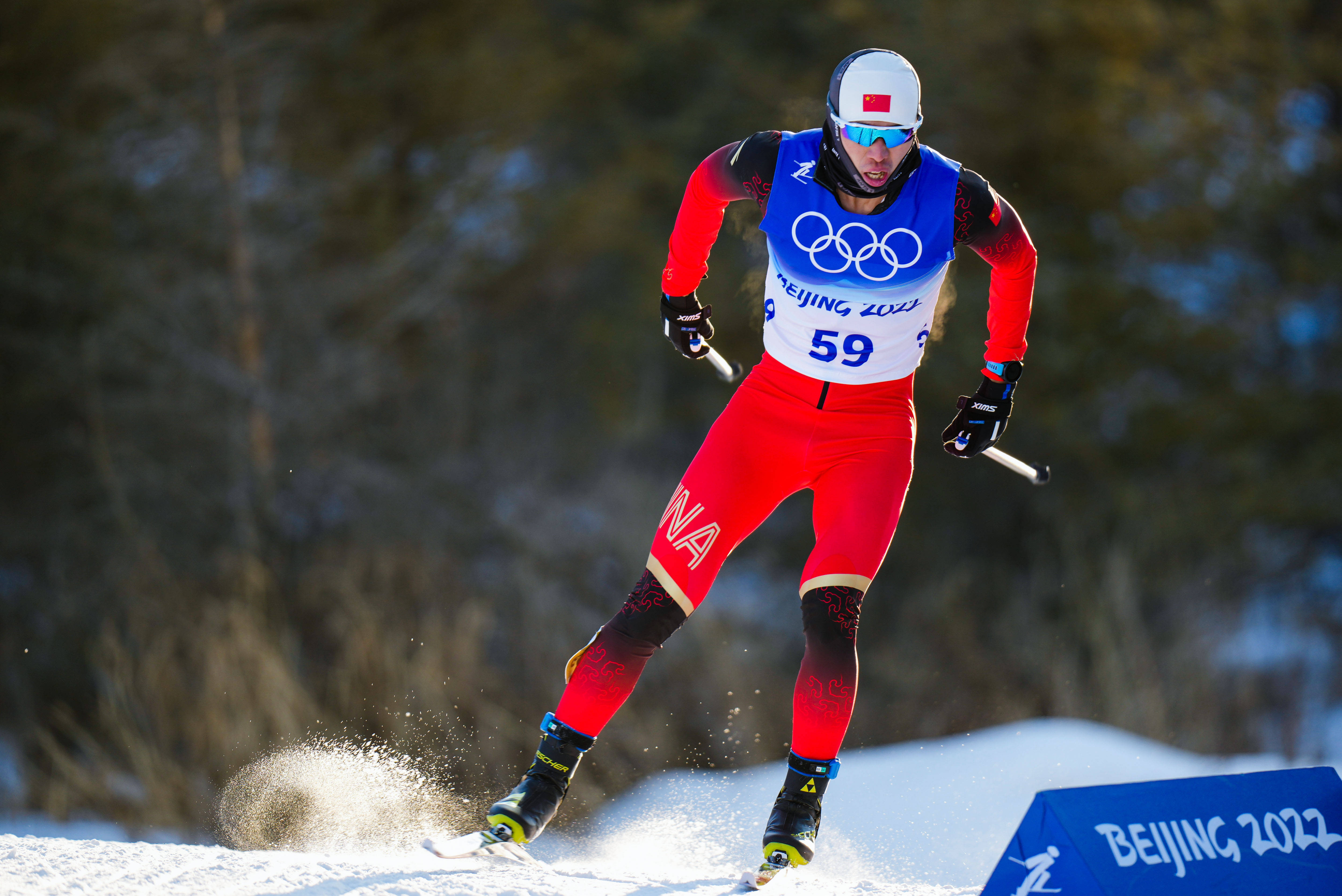 高难度越野滑雪比赛收官！选手表现精彩