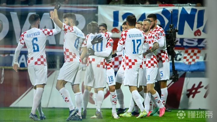 包含克罗地亚队取得比赛胜利，稳居积分榜前列的词条