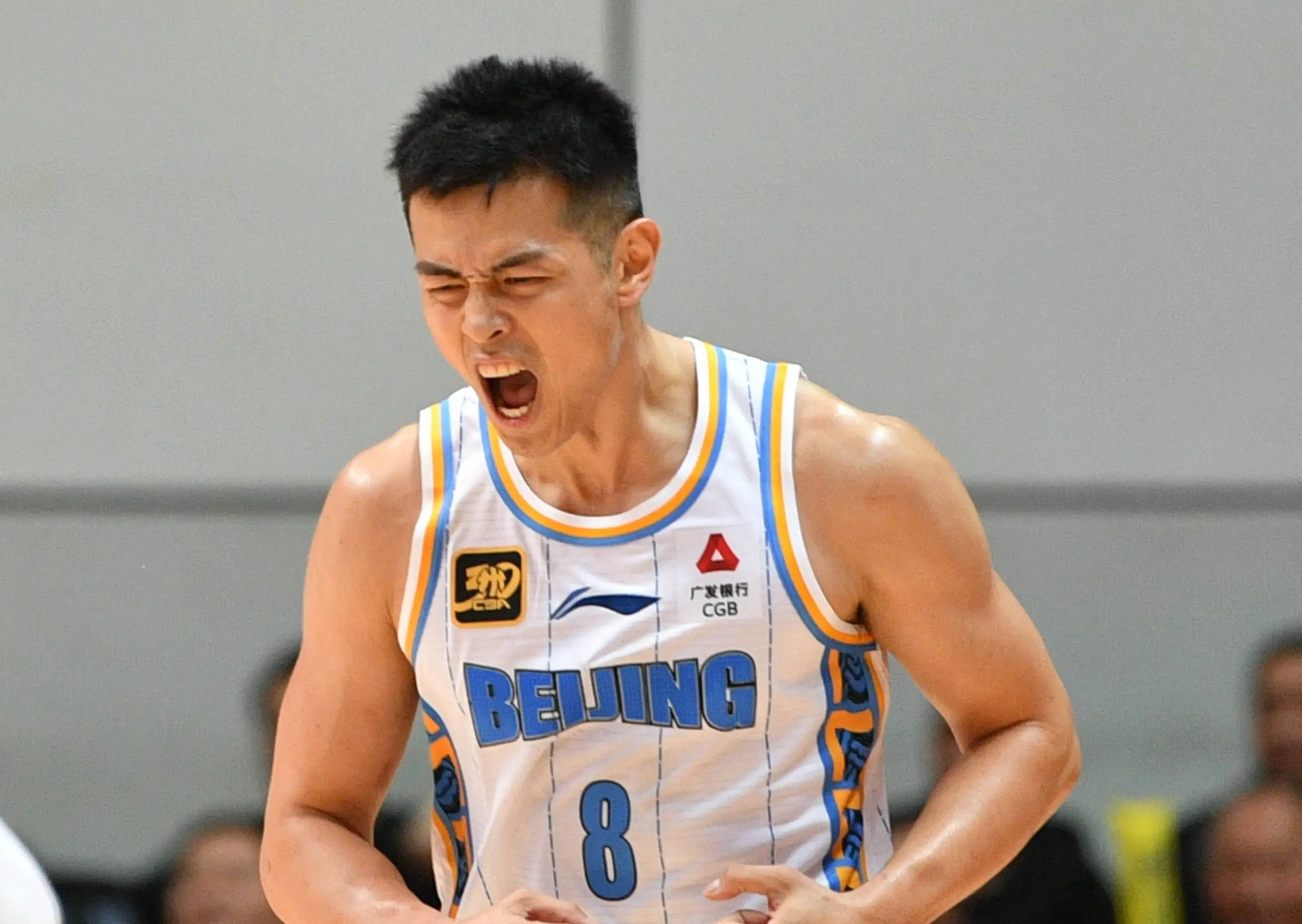 老鹰后卫发挥出彩，关键时刻关键球帮助球队胜出的简单介绍