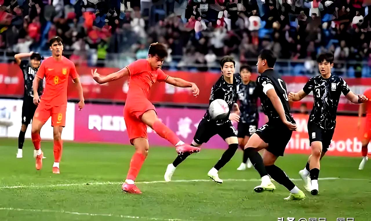 越南足球队在关键比赛中迎战强敌