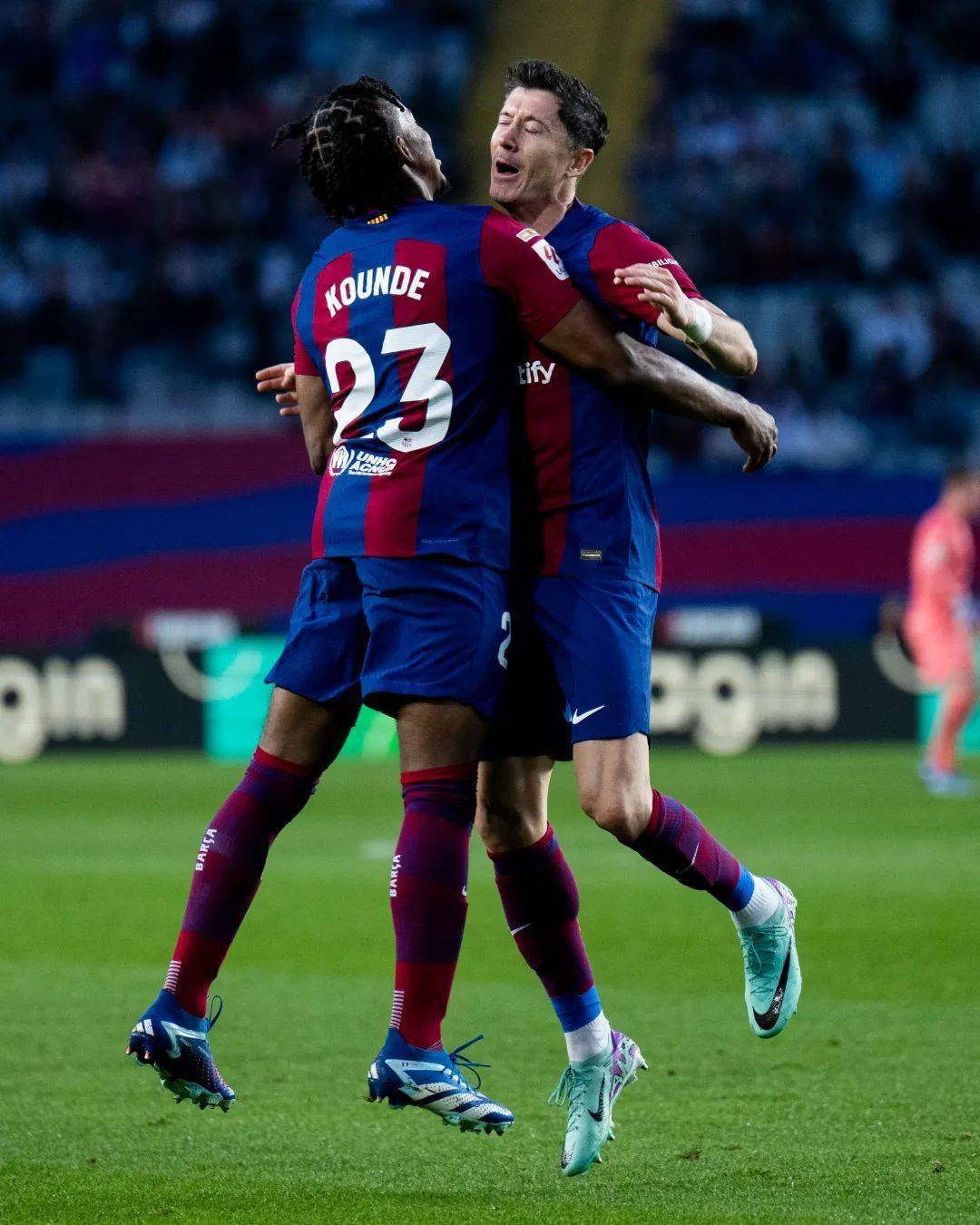 比达尔梅开二度,巴萨逆转取胜 比达尔梅开二度,巴萨逆转取胜