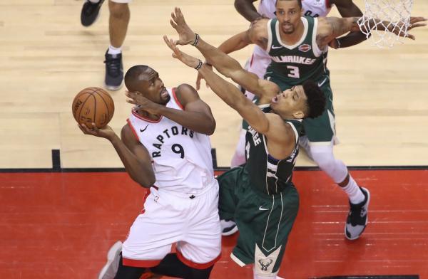 关于猛龙总决赛取胜雄鹿，伦纳德砍下28分领跑得分榜的信息