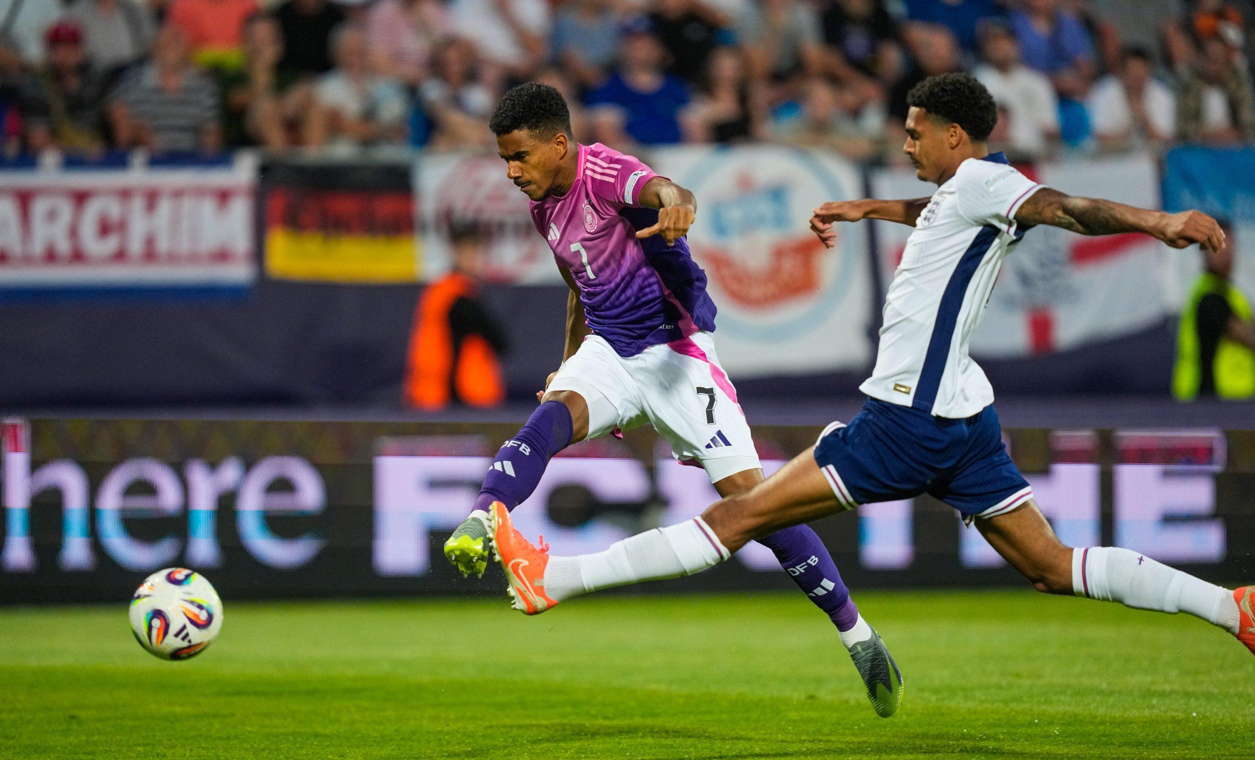 英格兰战胜摩洛哥，挺进16强赛