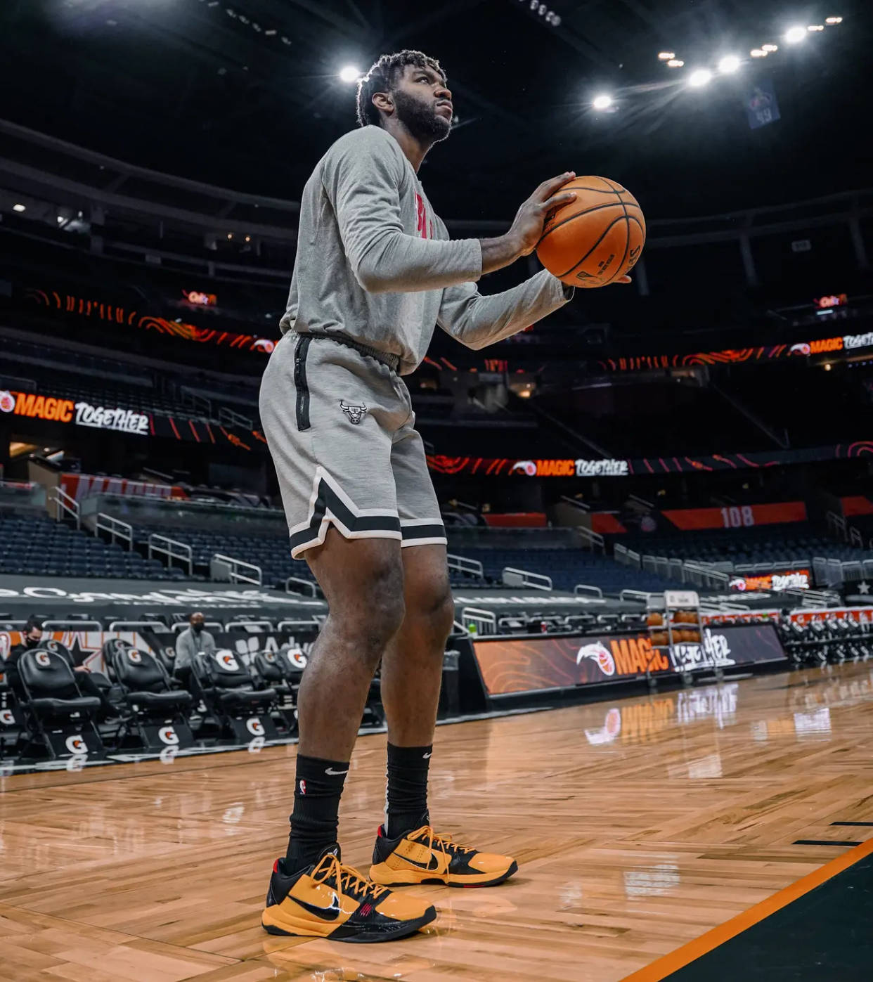 包含马刺三连胜，老鹰难以抵挡的词条